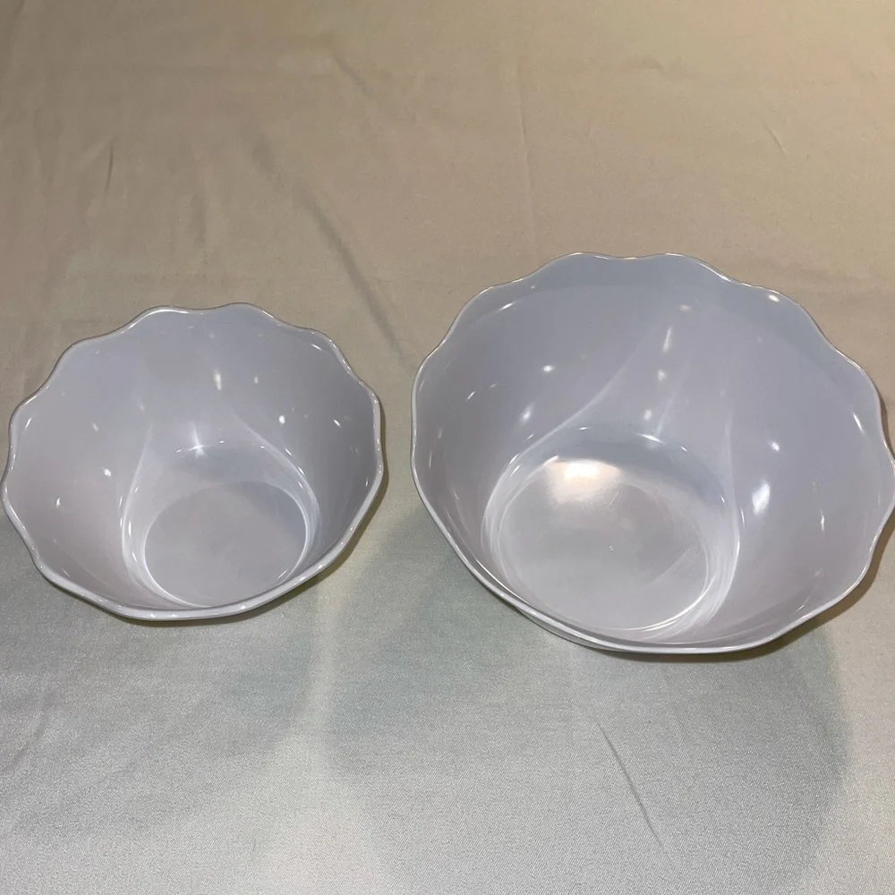 🌸Set 2 hard‎ plastic molded bowls, Home and Garden